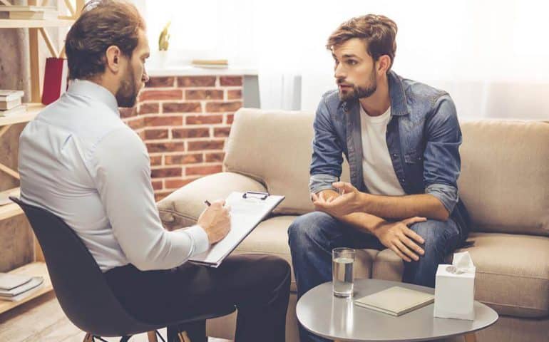روانشناسی بالینی چیست و روی چه مشکلاتی تمرکز دارد؟